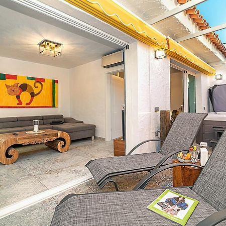 Mogan Luxury Apartment, Sea Views, Jacuzzi And Sauna. エクステリア 写真