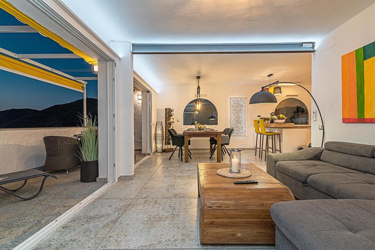 Mogan Luxury Apartment, Sea Views, Jacuzzi And Sauna. エクステリア 写真