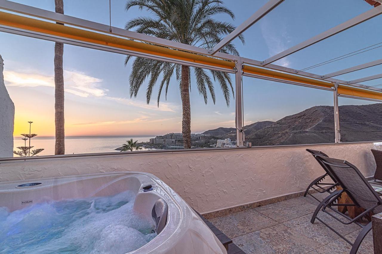 Mogan Luxury Apartment, Sea Views, Jacuzzi And Sauna. エクステリア 写真